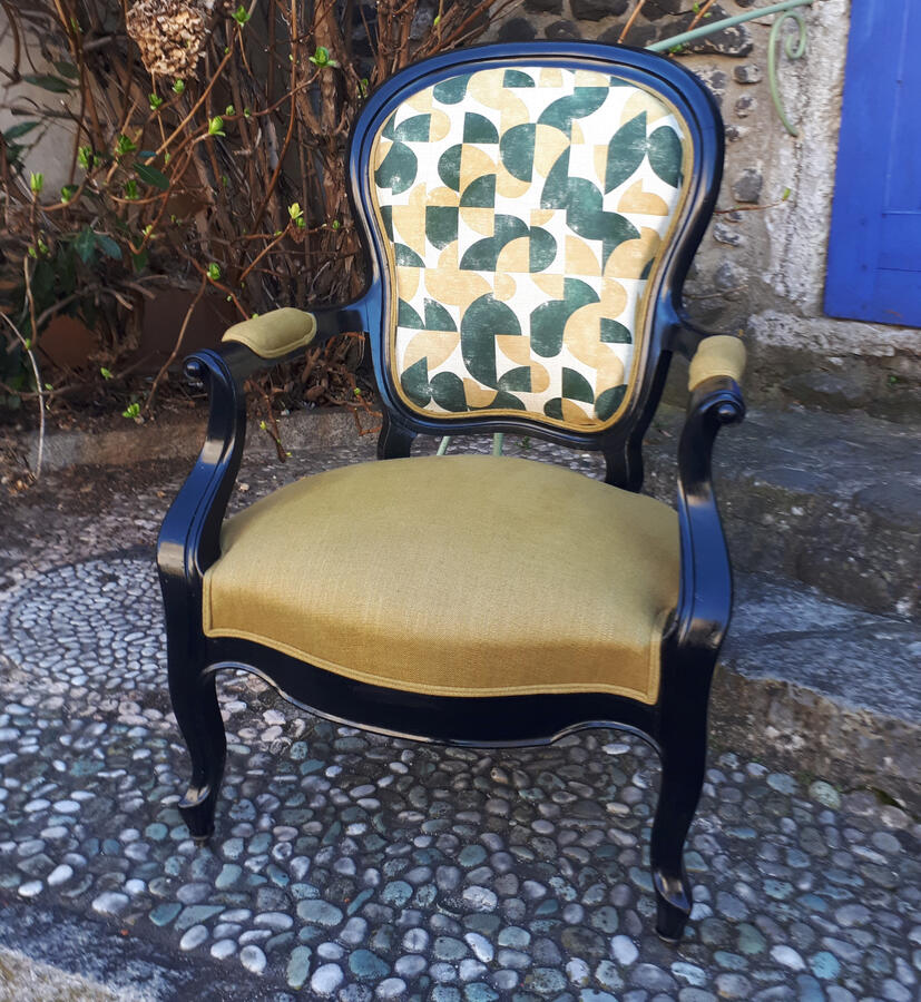 Fauteuil de style Louis Philippe / rénovation complète en mousse et finition laquée
