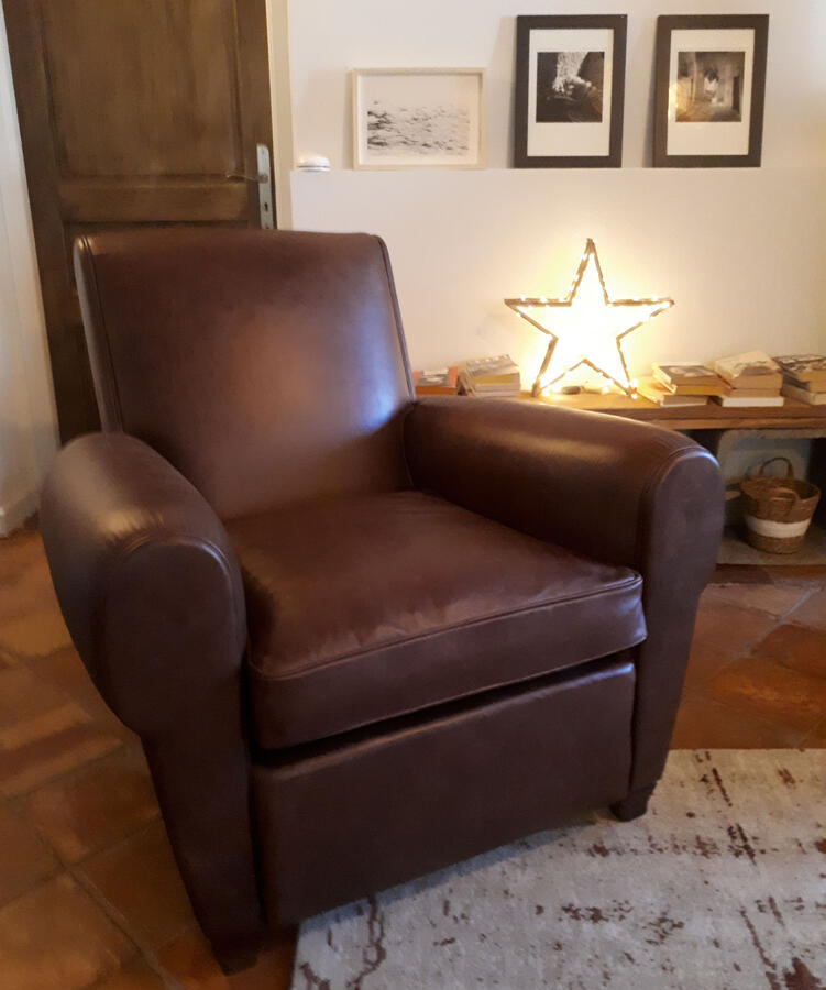 Fauteuil club en cuir / rénovation complète en mousse et plumes